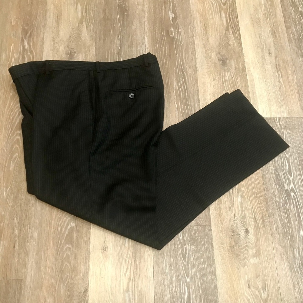 Angelo Rossi Black Pleated Pinstripe Dress Pants.
